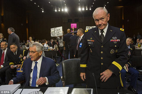 1410881336679_wps_9_epa04402791_Defense_Secre