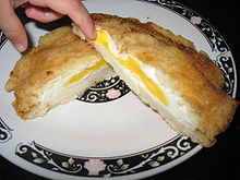 220px-Arepa_de_huevo_por_dentro