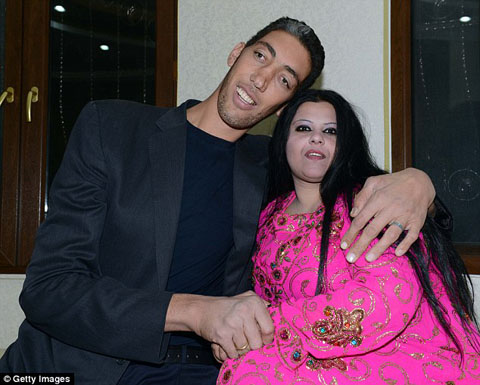 article-2477855-1903FE9300000578-556_634x509