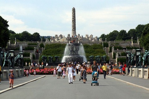 800px-Frogner_Park_in_Oslo_(edit)