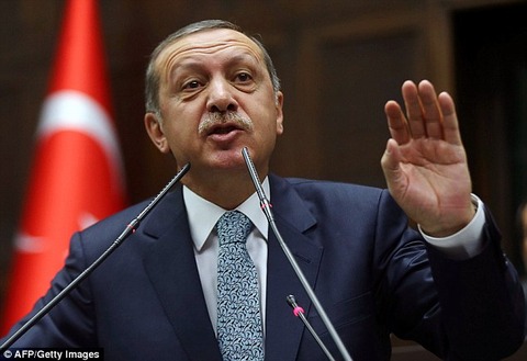 article-2590855-1C73888000000578-484_634x434