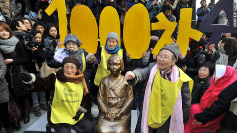 111214021653-south-korea-comfort-women-protest-story-top