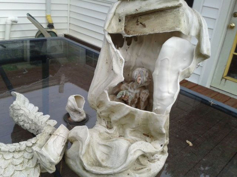 angel_hides_secret_for_years_640_02