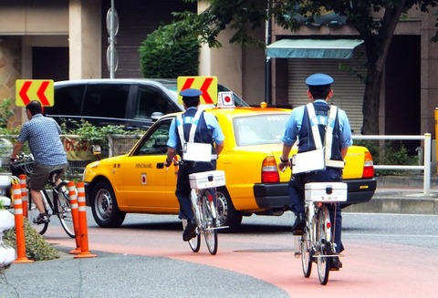 Police_bicycle_chase_tokyo_japan