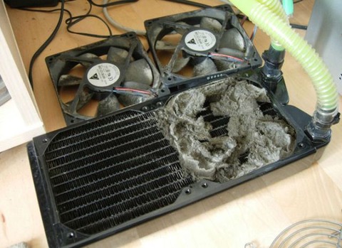 the_disgusting_things_found_inside_pcs_640_40
