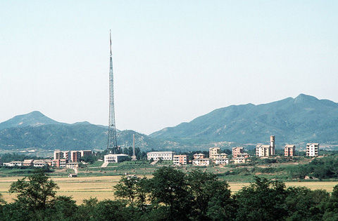 800px-North_Korean_village_Kijong-dong