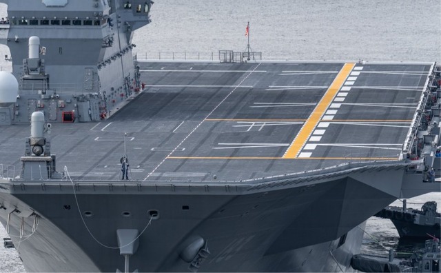 Pictures_of_the_new_Japanese_aircraft_carrier_JS_Izumo
