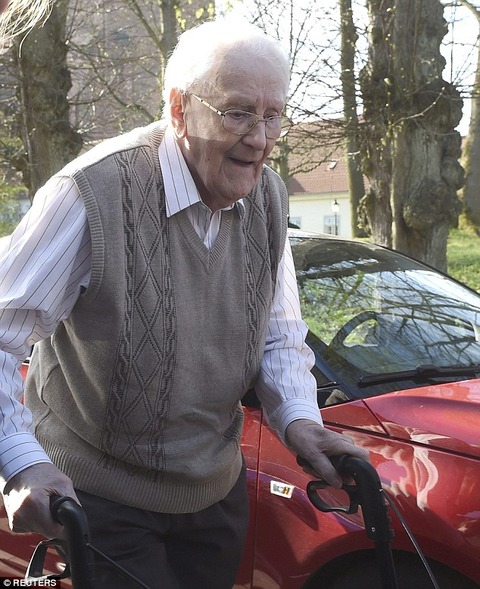 27CDFB6600000578-0-image-m-40_1429605127835