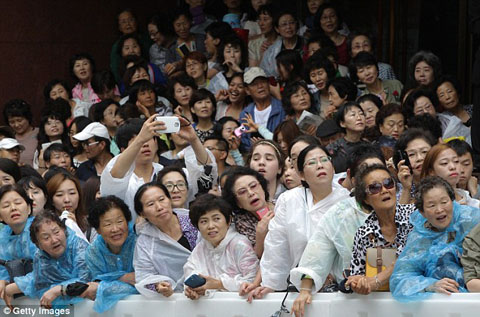 article-2727957-209BC06400000578-497_634x419