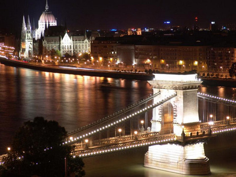 danubio4_budapest_by_night