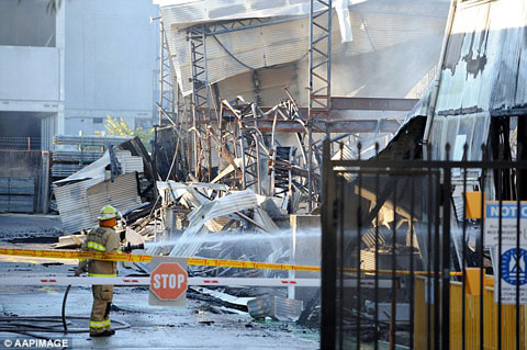 article-2677157-1F511FFE00000578-516_634x422