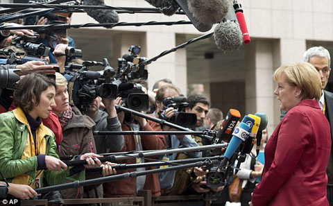 article-2475792-18F51B8500000578-825_634x392