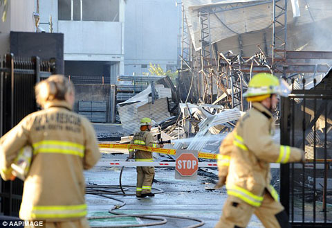 article-2677157-1F5121DD00000578-907_634x434