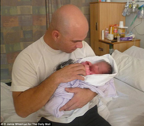 article-2381922-1B1588C9000005DC-410_634x553