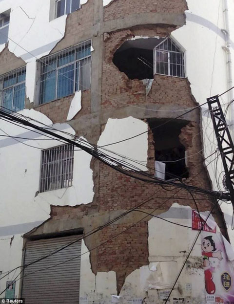 article-2714714-2038F99000000578-756_634x821