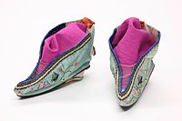 200px-Foot_binding_shoes_1