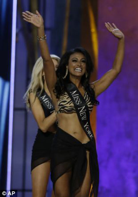 article-2421711-1BD8B08E000005DC-328_310x440