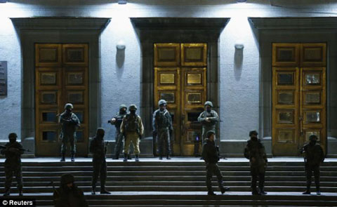 article-2571309-1BF840E900000578-318_634x390