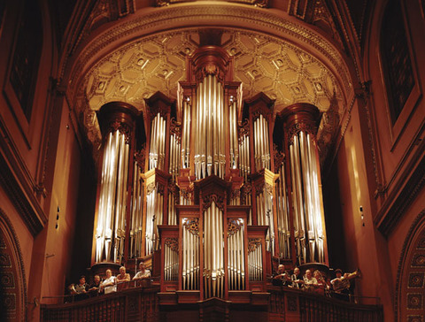 catholic-bride-wedding-music-pipe-organ-church-mass