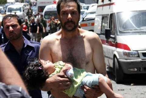 Syrian-man-carries-wounded-child-via-AFP-512x345