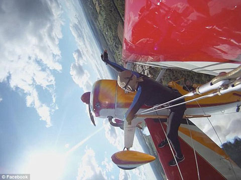 article-2346491-1A7490DB000005DC-358_634x474