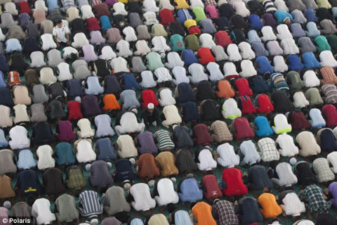 article-2580815-1C4A0ED800000578-660_634x423