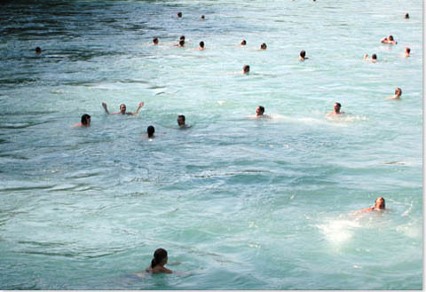 Jump-Into-The-River-Aare