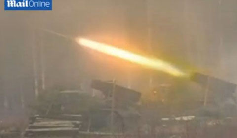 article-2571309-1C0446BC00000578-655_634x371