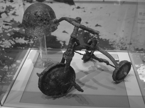 4269191-9-A-child-s-tricycle-from-the-Hiroshima-atomic-bomb-0