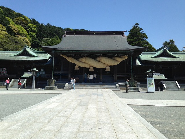 1200px-Haiden_of_Miyajidake_Shrine_2