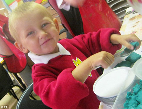 article-2381922-1B155E90000005DC-574_634x488