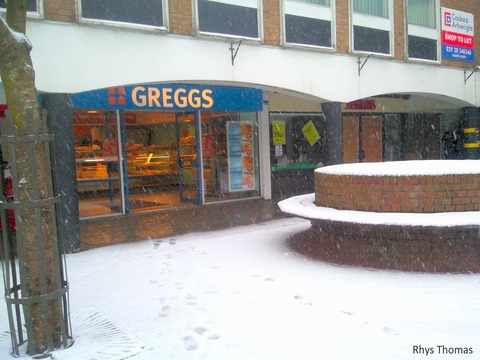 1280px-Greggs_Carmarthen