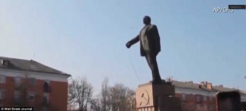 article-2565697-1BBF5C5D00000578-907_964x438