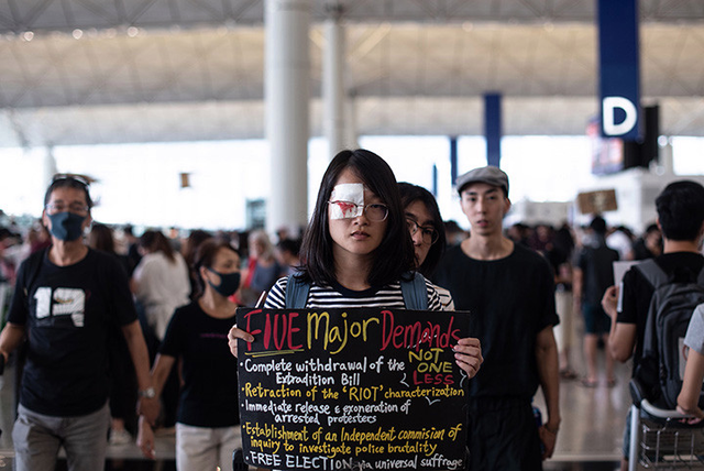 GettyImages-1161461233-HONG-KONG-PROTESTS-AIRPORT