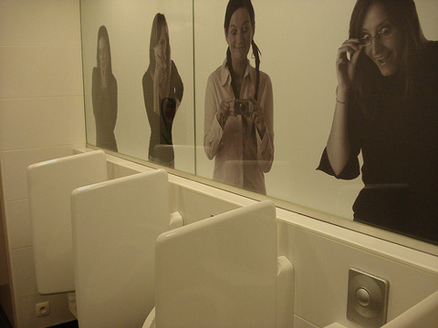 funny-weird-urinal-peep