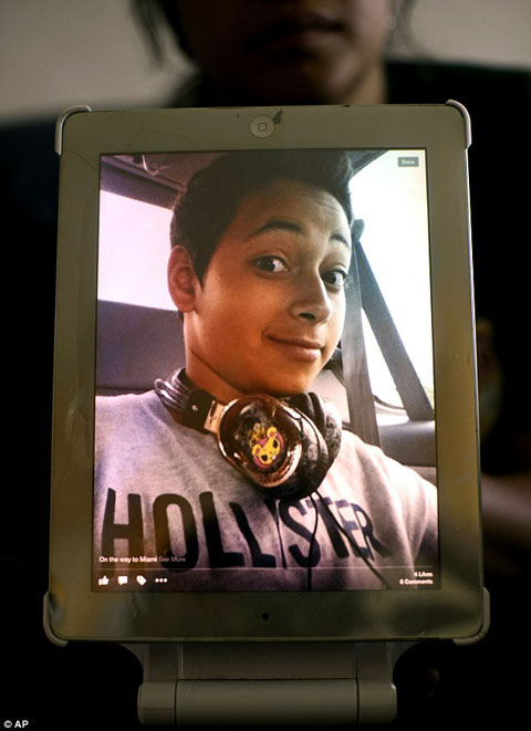 article-0-1F68C35300000578-353_634x873