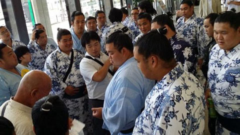 1406818823030_wps_12_Sumo_s_having_fun_doing_S