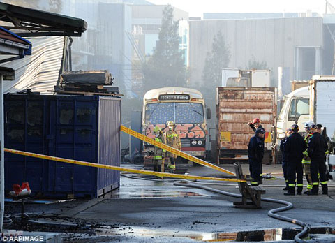 article-2677157-1F51371B00000578-102_634x460