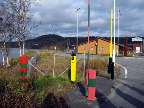 Border marks and gate