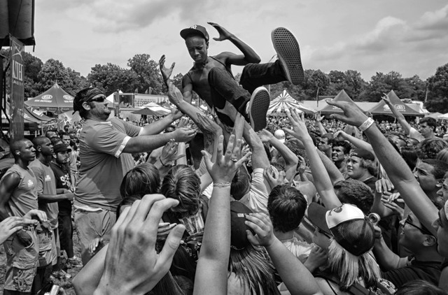 mosh-pit-physics-simulation-759x500