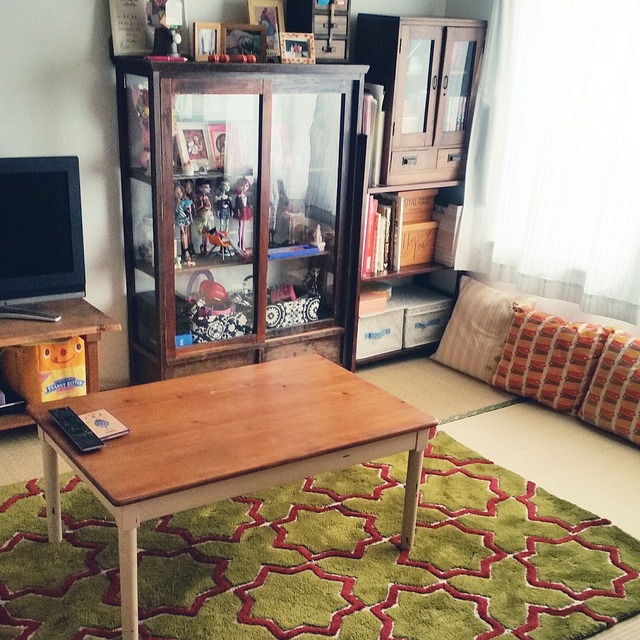 Design-ideas-for-Japanese-style-rooms-carpet-and-cushions