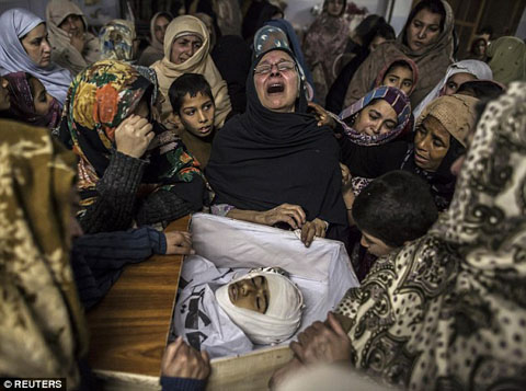 241996EC00000578-2875729-image-m-27_1418773686827