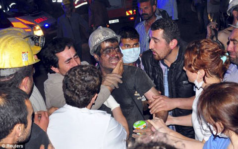 article-2627478-1DD0958F00000578-950_634x399
