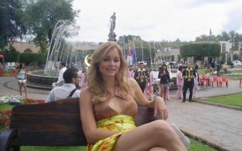 putin-fuming-rare-photo-daughter-published