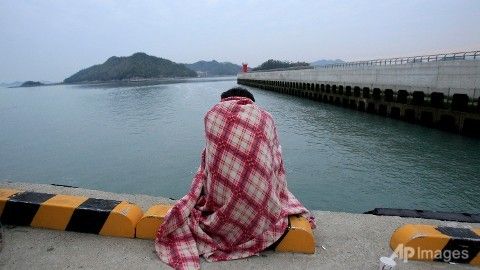 s-korea-ferry-relative