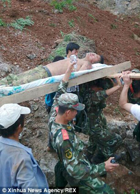 article-2714714-2039536A00000578-614_306x423