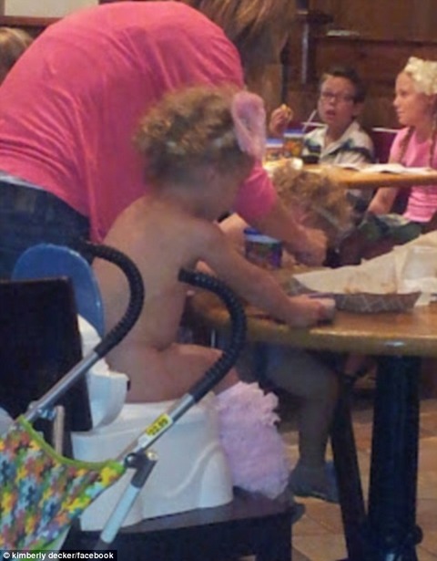 article-2198858-14DA9A45000005DC-772_634x812