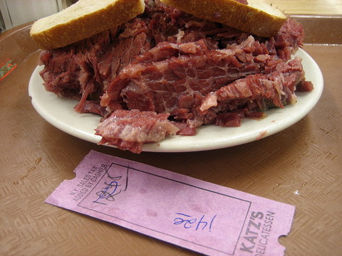 800px-Katzs_deli_corned_beef