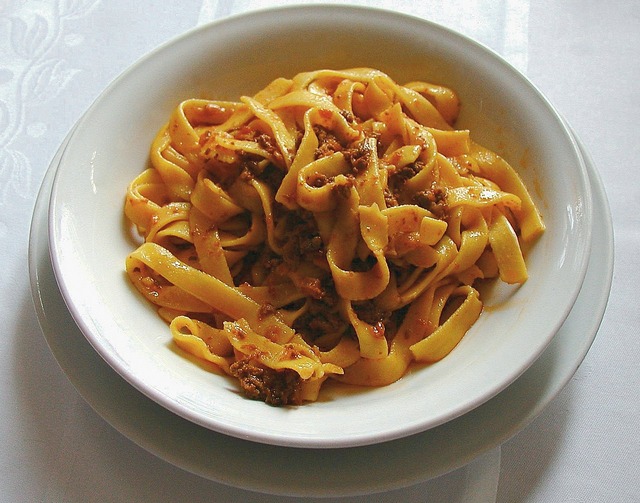 1280px-Tagliatelle_al_ragù_(image_modified)