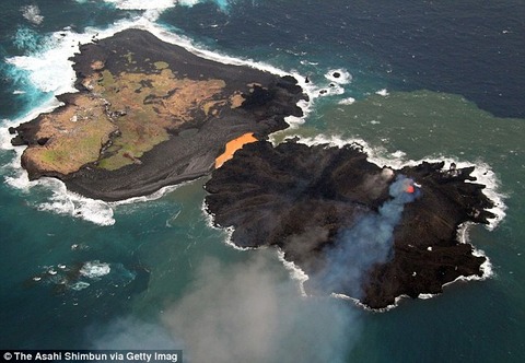 article-2531576-1A4A91F100000578-106_634x438